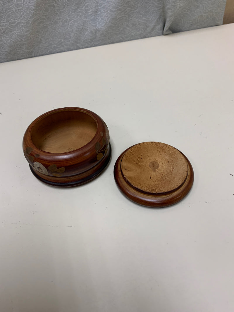 RED BROWN ROUND WOOD FLORAL BOX